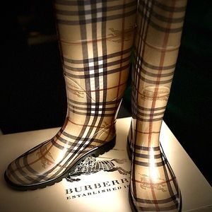 NEW IN BOX!!! 100% AUTHENTIC BURBERRY HAYMARKET NOVA CHECK RUBBER RAIN BOOTS -